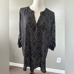 Crest women’s size 22/24 V-neck blouse with‎ button snap roll sleeves